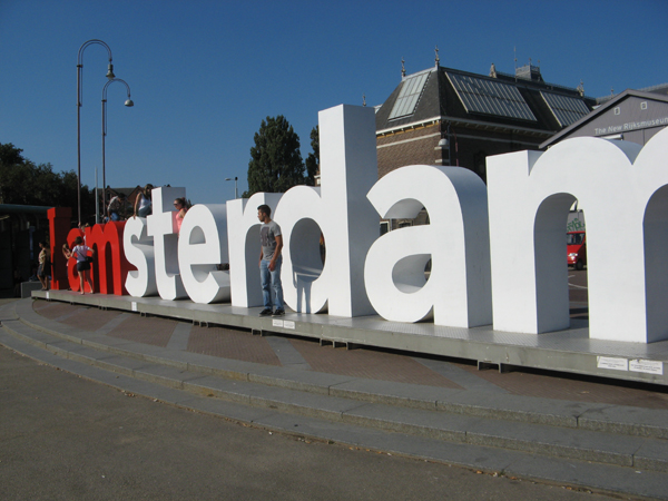 Буквы Iamsterdam, где находятся в Амстердаме