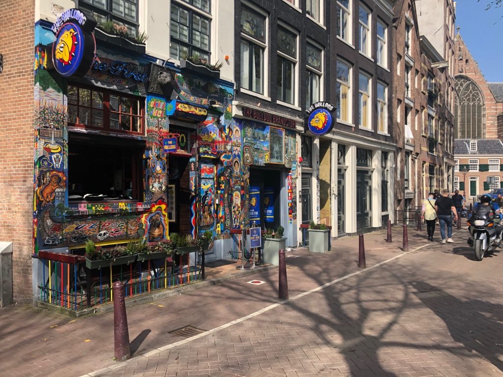 Кофешоп The Bulldog в Амстердаме